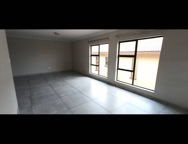 4 BEDROOM DUPLEX TO LET IN MODEL PARK